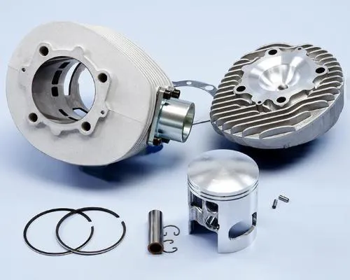 Gruppo termico Polini 140.0232 da 221 cc in alluminio, Ø68,5 e corsa 60, con testa e collettore di scarico in acciaio per Vespa 200.
