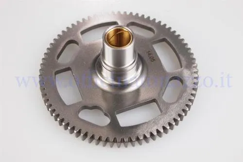 Corona primaria Pinasco Z72 engrana en piñón Z24 original para Vespa