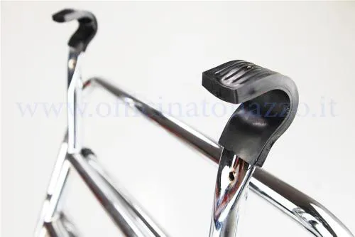 Portapacchi anteriore RMS 142800000 cromato per Vespa PX, P/PE e T5 compatibili. Verificare profilo dello scudo, staffe, appoggi e portata.