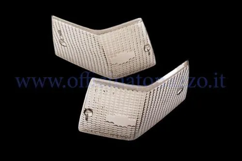 Coppia di lenti fumé posteriori per indicatori di direzione Vespa PX, PE e T5. Verificare corpo freccia, fissaggi, lampadina e omologazione.