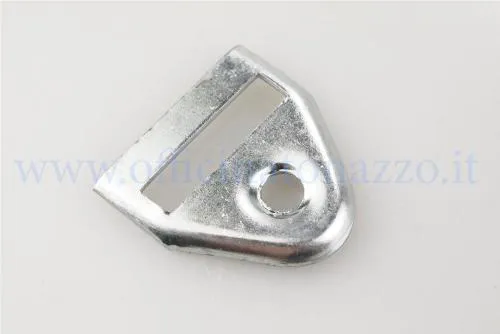Terminale triangolare NISA 1436 per cinghia sella Vespa PX e PE. Confrontare forma e larghezza della cinghia prima del montaggio.