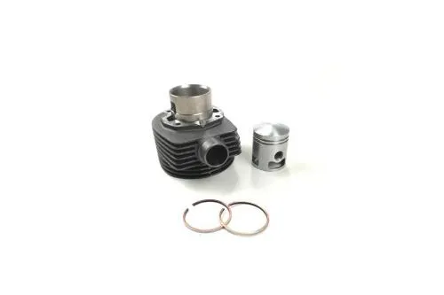 Gruppo termico RMS/Goetze 100080660 per Vespa 150 a due travasi: cilindro in ghisa Ø57 mm, corsa 57 mm, pistone con spinotto Ø15 mm e fasce da 2,5 mm; testa esclusa.
