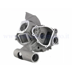Carter Quattrini C1 in lega Galsi9 per Vespa Smallframe, con 13 viti M6, aspirazione lamellare centrale e piano cilindro maggiorato.