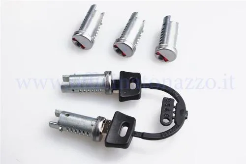Set di 5 cilindretti coordinati per Vespa PK 50 S e 125 S: bloccasterzo, bauletto, sella e due sportelli. Verificare corpi serratura e fermi.