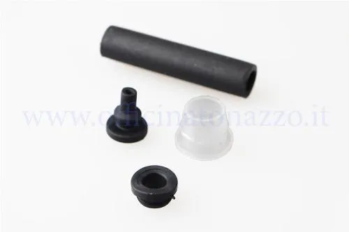 Kit Olympia 62047 di gommini per cofano motore Vespa 125 GTR e 150 GS VS5. Verificare sagoma, sedi e sistema di aggancio prima del montaggio.