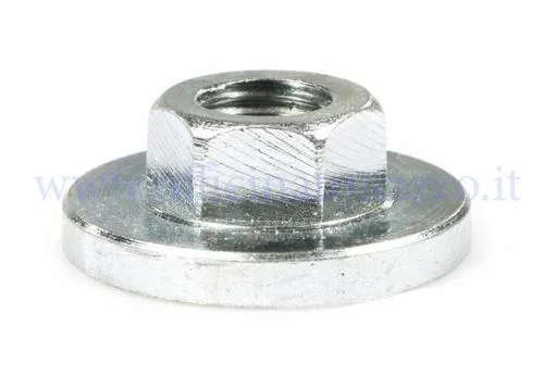 Dado M12 per il fissaggio del volano sulle Vespa GS 160, SS 180, Rally 180 e Rally 200 con albero cono 20. Verificare la variante prima del montaggio.