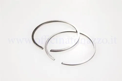 Due fasce elastiche Olympia diametro 47 mm e spessore 1,5 mm per pistoni Vespa 75 cc compatibili. Verificare cave e fermi del pistone.