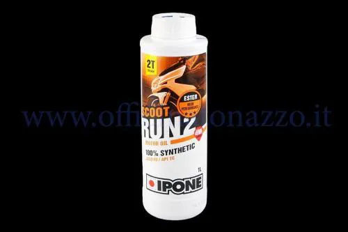 IPONE SCOOT RUN 2, olio 2T sintetico al 100% con esteri, JASO FD e API TC. Formato da 1 litro per miscela o lubrificazione separata.