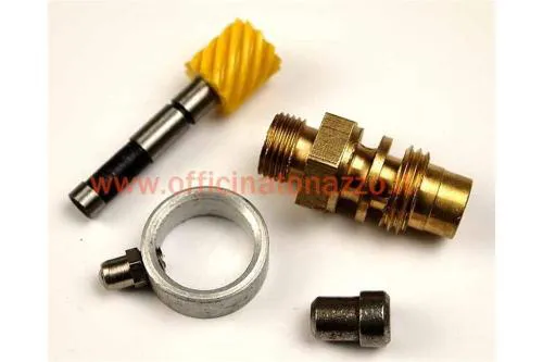 Kit rinvio contachilometri per Vespa con ruota da 10 pollici: pignone 9 principi, innesto quadro 2,7 mm, bussola e anello ingrassatore.