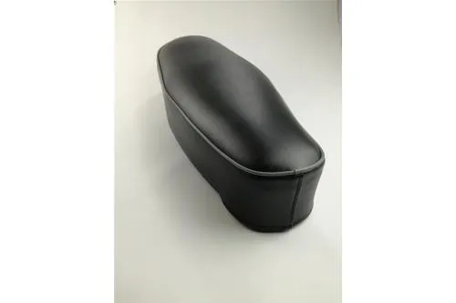 Sella biposto DIEFFE Eco con fondo a molle e chiusura senza serratura per Vespa 50 del 1964, 50 N e 50 L con attacchi compatibili.