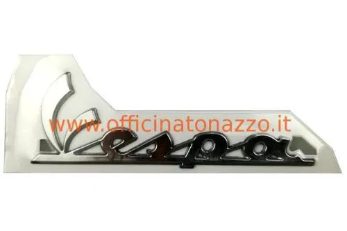 Targhetta con scritta Vespa cromata, in plastica autoadesiva, per lo scudo dei modelli PX 125 e PX 150 predisposti al fregio di tipo moderno.