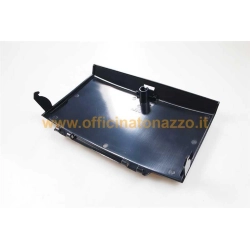 Sportello bauletto anteriore RMS 142680540 in plastica grezza per Vespa PK 50 S e PK 125 S. Provare il ricambio prima di prepararlo e verniciarlo.
