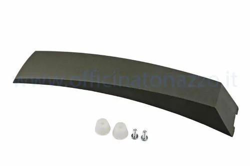 Cresta parafango angolare in alluminio nero per Vespa PX e PE. Lunghezza 195 mm, larghezza 25 mm e interasse fori 95 mm.