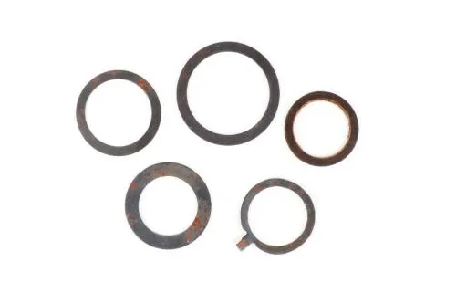 Cinque rondelle e distanziali per tubi comando manubrio Vespa GS 150 VS1-VS3, VNB3-VNB6, VBA e VBB. Ordine e verso vanno copiati dal gruppo originale.