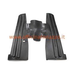 Tappetino centrale F.A. Italia in gomma nera con stampa laterale PX-E, per pedane Vespa PX e PE compatibili. Verificare disegno e fissaggi.
