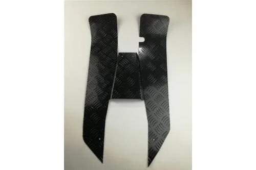 Set pedane SIP 50213000 in alluminio nero mandorlato, tre pezzi precurvati per Vespa 50, Primavera ed ET3 compatibili.
