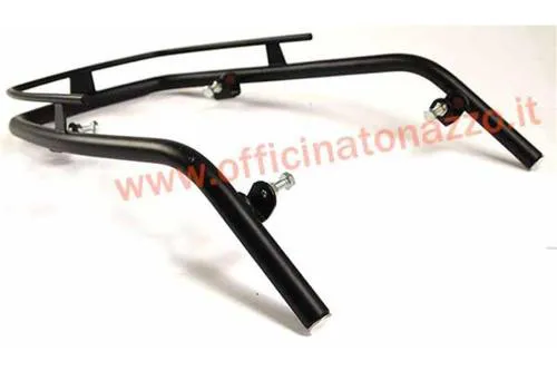 Paraurti anteriore RMS 142800031 nero per parafango Vespa PX 125, 150 e 200 e LML Star compatibili. Verificare modello e punti di fissaggio.
