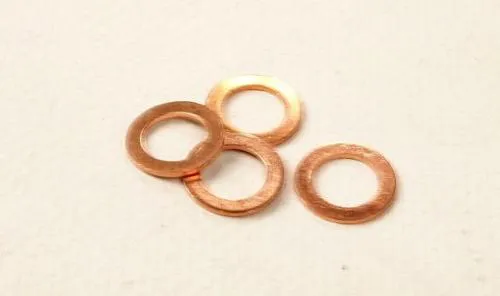 Rondella di tenuta in rame per tappo di carico o scarico olio motore Vespa M8. Ricambio deformabile contro i trafilaggi.
