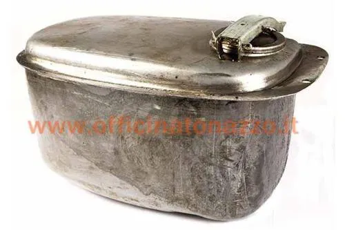 Serbatoio benzina maggiorato SIP XL 52500600 da circa 8,75 litri, in metallo oliato, con tappo e senza rubinetto per Vespa compatibili.