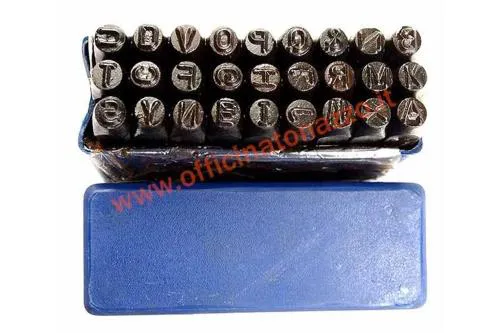Set TOPTUL NGAW2705 con 27 punzoni A-Z e &, altezza 5 mm, acciaio cromo-vanadio, stelo 7,93 mm e custodia rigida.