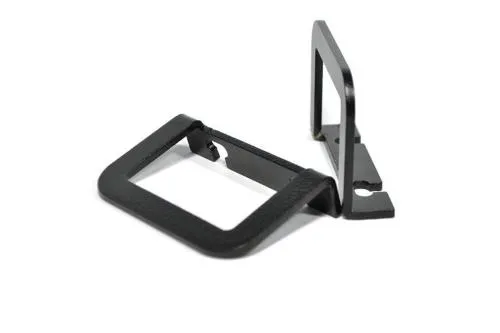 Due occhielli MRP verniciati a polvere per creare punti di fissaggio sulla pedana Vespa Smallframe e Largeframe usando bulloni esistenti.