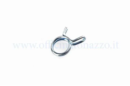 Molletta stringitubo zincata Ø14 mm per linee benzina Vespa. Fissaggio a pressione costante; verificare il diametro esterno del tubo sul raccordo.