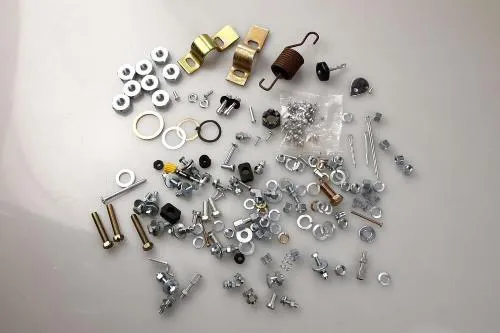 Kit bulloneria di qualità economica per Vespa 125 VNB1T-VNB6T. Verificare composizione, misure, filetti e finiture prima del montaggio.