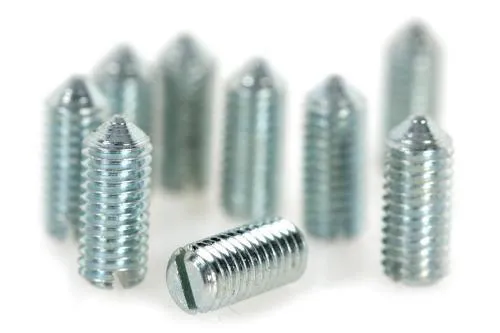 Dieci grani di fissaggio M5x12 mm in acciaio zincato per bordo scudo Vespa. Minuteria di ricambio per il serraggio del profilo sullo scudo.