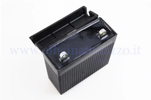 Batteria sigillata 6V 5Ah, misura 125x32x125 mm, per Vespa VNB1, VL3 e VB1 con impianto a 6 volt. Verificare poli e vano.