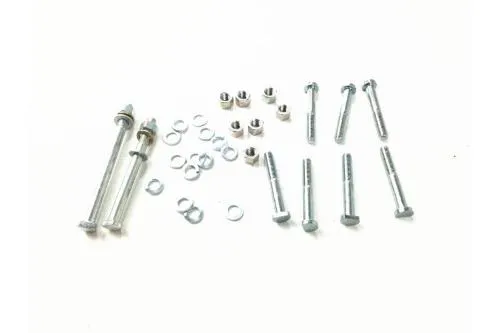 Kit da 8 elementi M7 con prigionieri, dadi e rondelle per carter motore Vespa VBB, GL, Sprint, GT, GTR, PX e PE compatibili.
