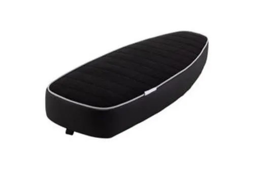 Sella NISA Sport Touring nera per Vespa 50, 90, Primavera ed ET3: effetto alcantara, bordino grigio, imbottitura ad alta densita e fondo in lamiera.