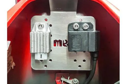 Staffa MRP supporto centralina sotto sella per Vespa 50,Primavera, ET3