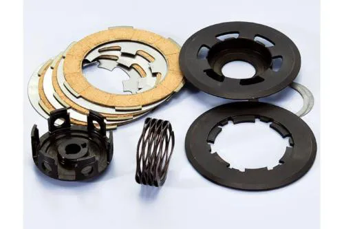 Frizione Polini 230.0502: quattro dischi in sughero, tre dischi in acciaio e molla Wave regolabile da 80 a 200 kg per Vespa Smallframe e Ape 50.