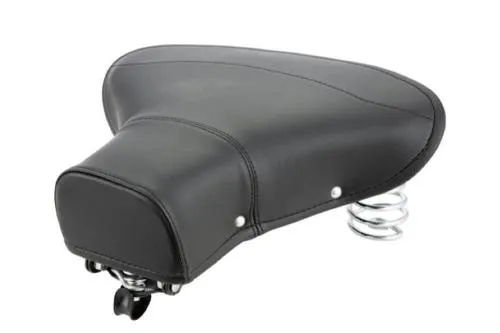 Sella monoposto anteriore completa nera per Vespa Wideframe V30-V33, con levetta aria e rivestimento a due rivetti; compatibile anche con V1-V15, VM, VN2, VL2-VL3, VB1, ACMA e GL.