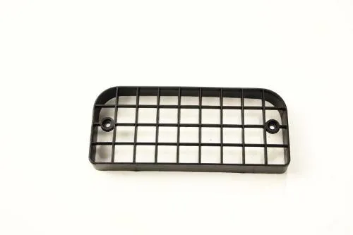 Griglia parasassi nera per il fanale posteriore rettangolare di Piaggio Ciao P, PV, PX e PXV, da applicare sul gruppo ottico compatibile.