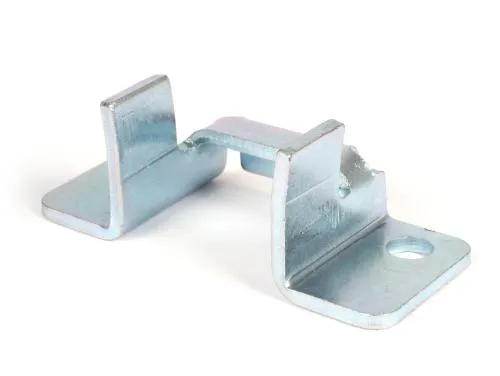 Piastra di riscontro BGM Original BGM9310Z zincata per chiusura sella Vespa PK e PK S compatibili, equivalente ai riferimenti Piaggio 215447 e 2154475.