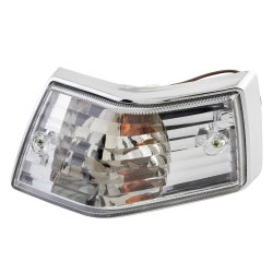 Freccia posteriore sinistra LML SF284-0183 con lente trasparente, corpo cromato, lampadine incluse e omologazione E. Guarnizione esclusa.