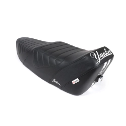 Sella Giuliari Yankee 0757 nera per Vespa PX e Largeframe compatibili, con doppia seduta, imbottitura ad alta densità e fondo in lamiera.