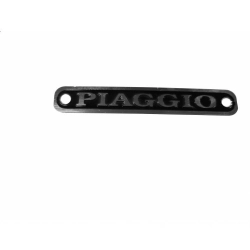 Targhetta Piaggio in metallo per sella, misura 13x84 mm. Verificare dimensioni e predisposizione di fissaggio prima dell'acquisto.