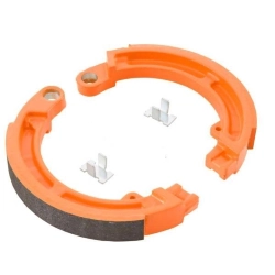 Ganasce freno anteriori EVOK Iron Brake 125x17 mm per Vespa 50, 90, Primavera, ET3 e modelli d'epoca compatibili. GTIN 8057570058926.