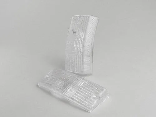 Coppia gemme freccia anteriori Bosatta 9520062 incolori per Vespa PX 80-200 e T5 125. Verificare indicatori, sagoma e fissaggi.