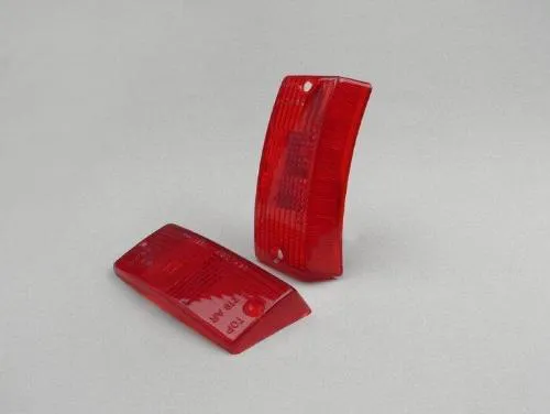 Coppia di gemme rosse Bosatta per frecce anteriori Vespa PX 80, 125, 150, 200 e T5 125. Controllare sagoma, fissaggi e marcature.